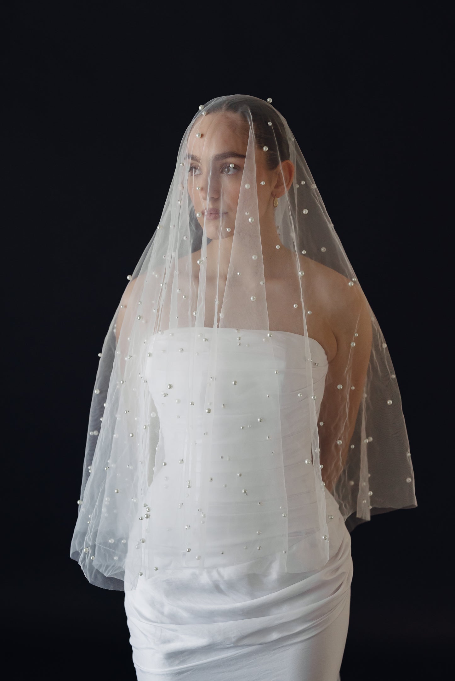 Two tier pearl veil