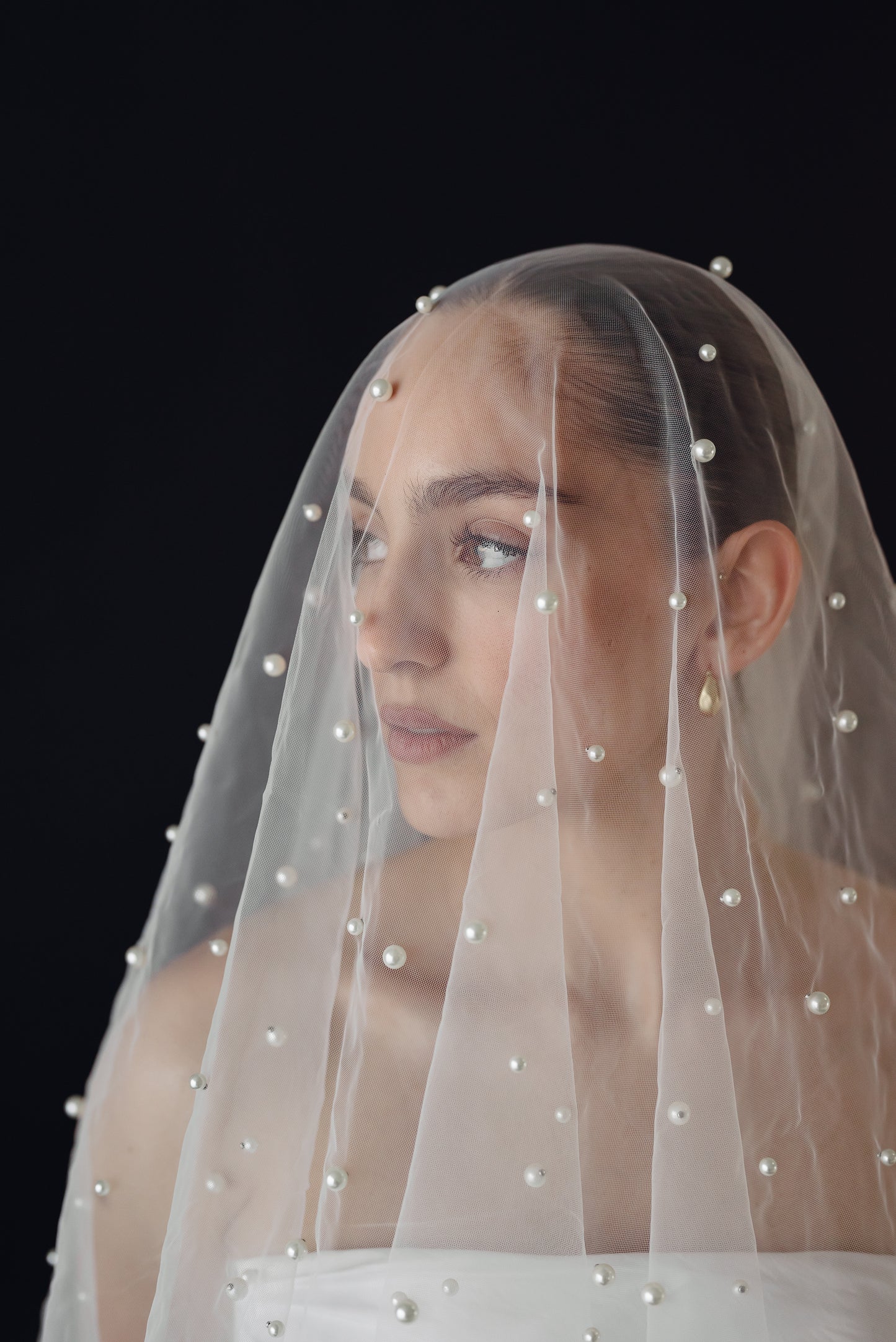 Two tier pearl veil