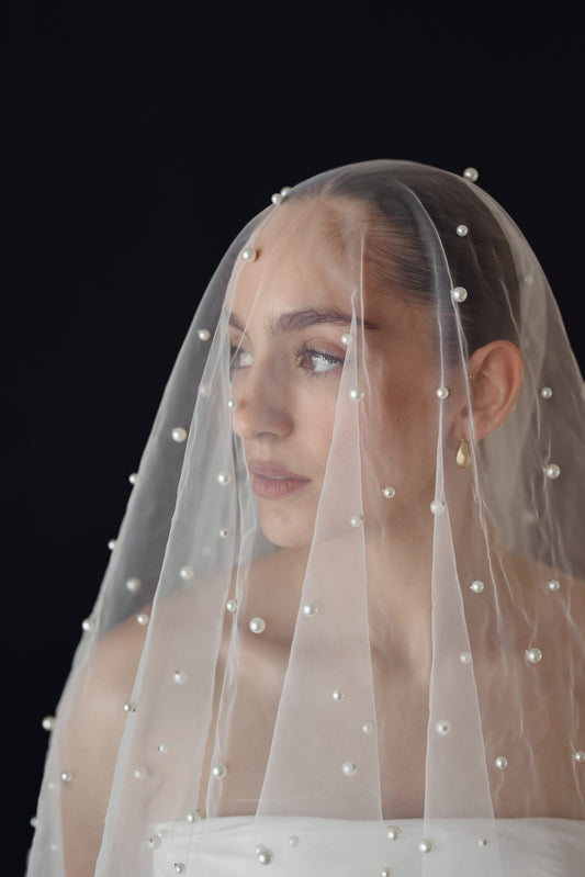 Two tier pearl veil
