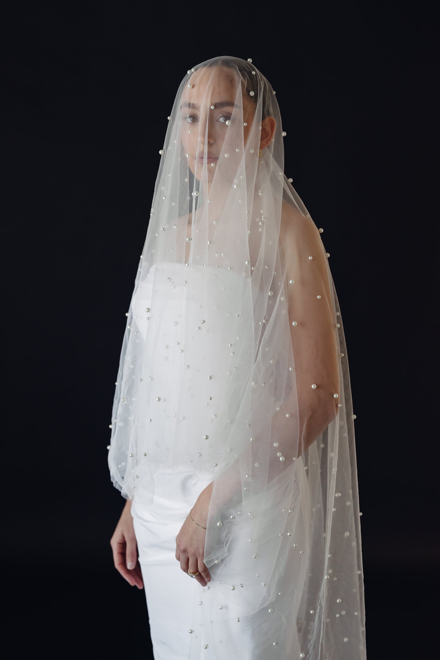 Two tier pearl veil